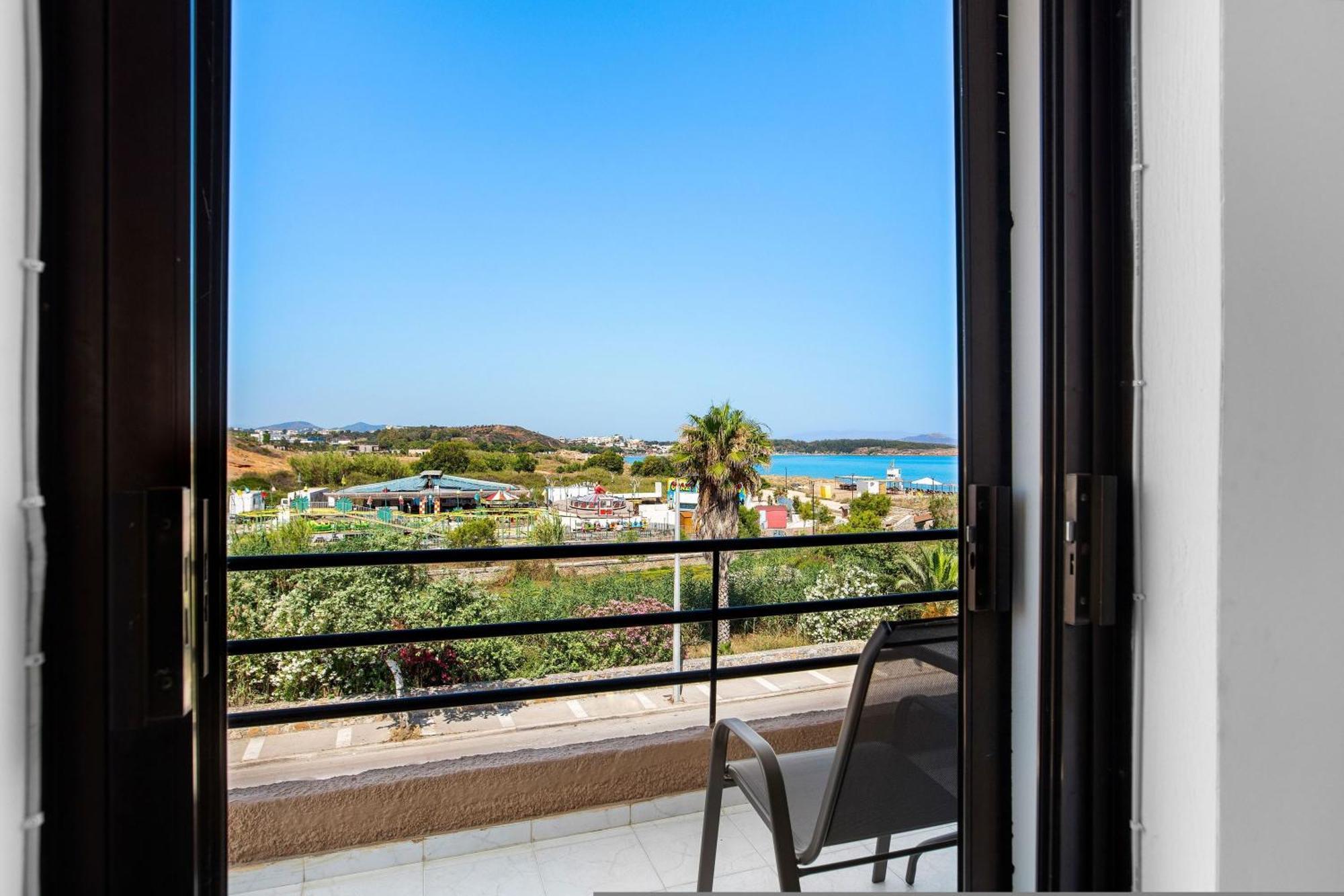 Sun Beach Apartments In Chania 09 11 Chrissi Akti Chania Exterior foto